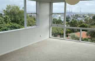 13/12 Burrows Ave , Parnell