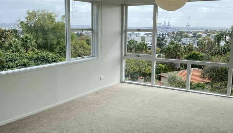 13/12 Burrows Ave , Parnell