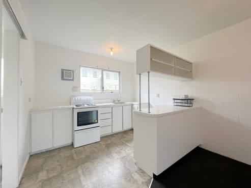 2/239 Old Farm Road, Hamilton East