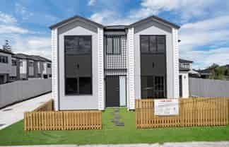 8A Gardiner Grove, Mangere