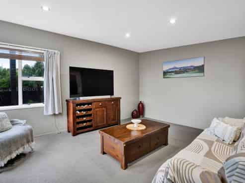 70 Seaview Road, Marfell