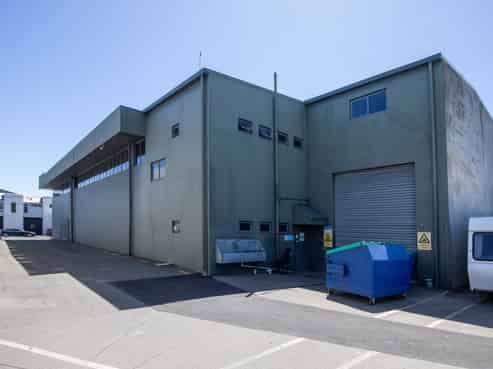 City fringe office & workshop