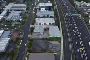 HIGH-EXPOSURE YARD - LEASING AVAILABLE 
