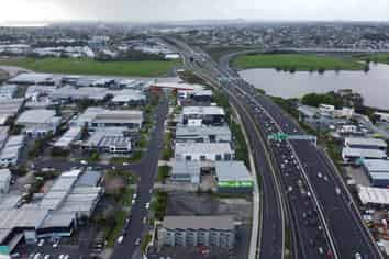 HIGH-EXPOSURE YARD - LEASING AVAILABLE 
