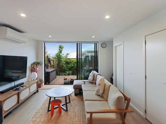7/1 Rainey Grove, Taita