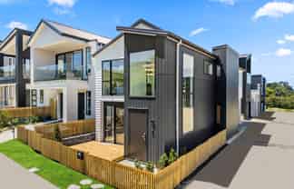 8 Tikati Rise, Long Bay