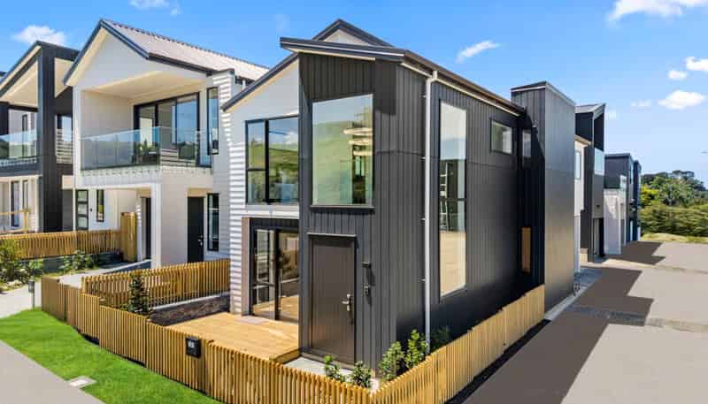 8 Tikati Rise, Long Bay