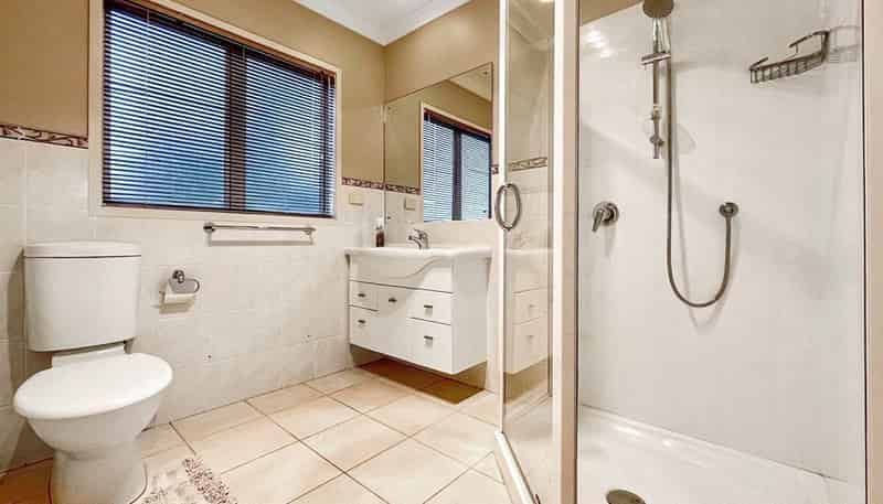 2a Manon Crescent, Greenhithe