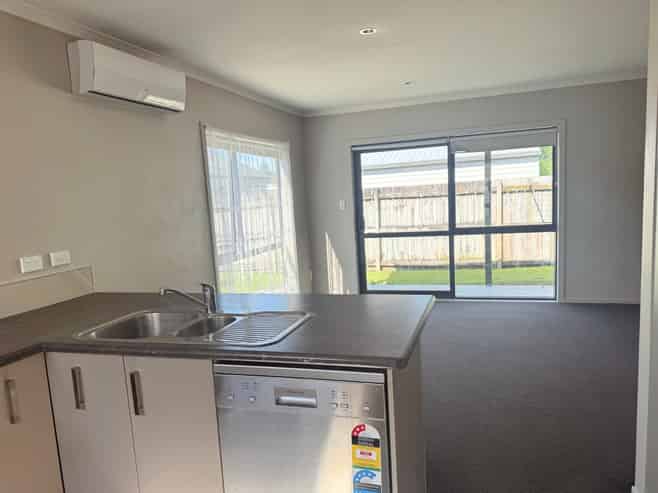 8A Sare Crescent, Fairfield