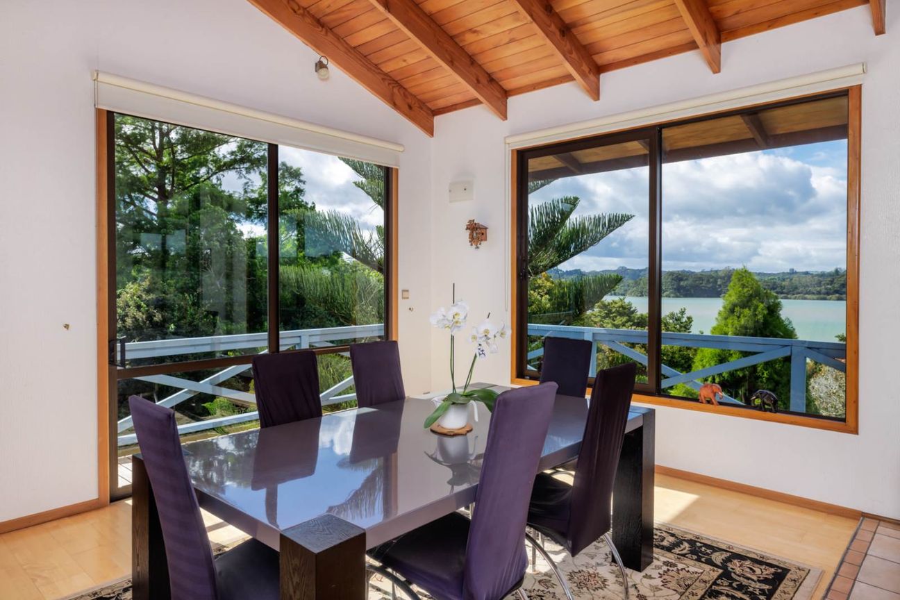 A Hidden Haven with Panoramic Inlet Views - Mehr