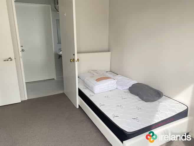 Room 7/6 Mermaid Place, Southshore