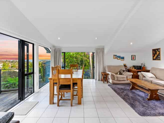 817C East Coast Road, Browns Bay