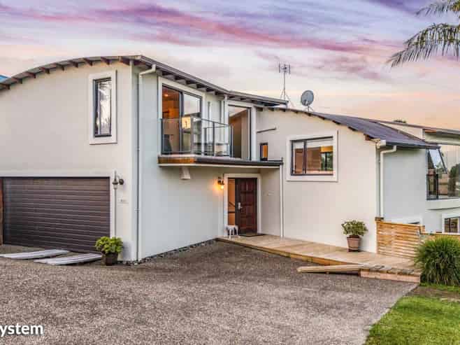 817C East Coast Road, Browns Bay