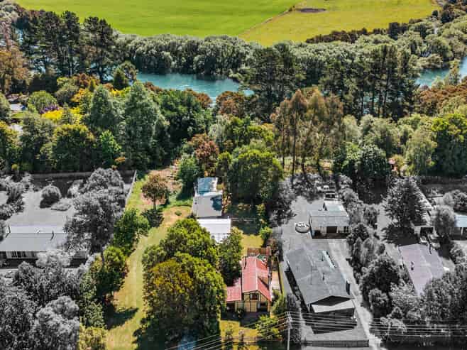 665 River Road, Broadlands Forest