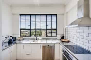 Turn-Key CBD Accommodation & Commercial Use