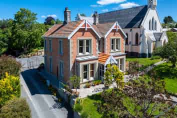 12 Colonsay Street, Lawrence