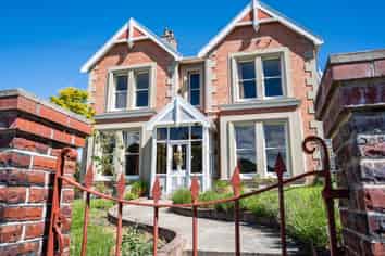 12 Colonsay Street, Lawrence