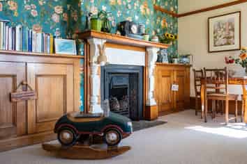 12 Colonsay Street, Lawrence