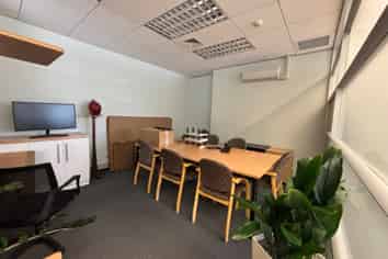 Show Place Office 350m2 