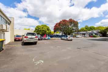 Well Positioned Browns Bay Retail