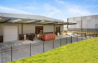 Versatile High Stud Industrial Hub - JLL