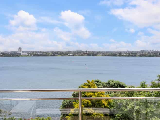 5/198 Hurstmere Road, Takapuna