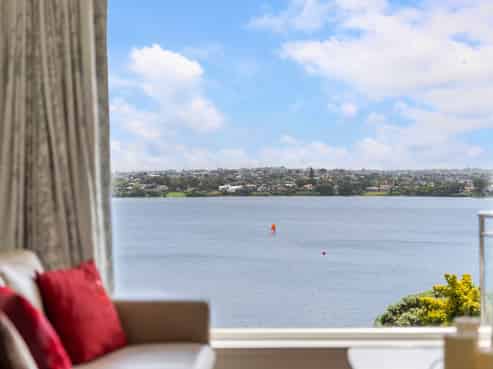 5/198 Hurstmere Road, Takapuna