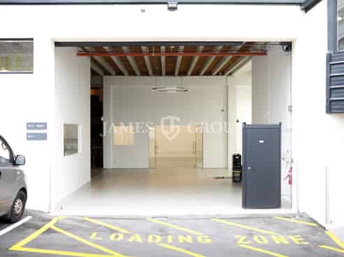 425M² CITY FRINGE WAREHOUSE WITH SHOWROOM