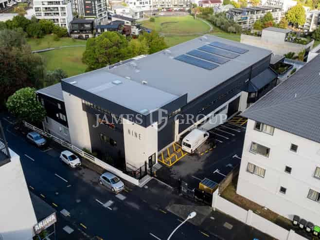 425M² CITY FRINGE WAREHOUSE WITH SHOWROOM