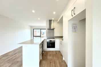 22C Royton Avenue, Mangere East