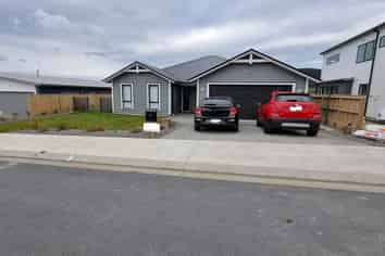 74 Hokioi Drive, Porirua