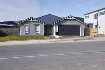 74 Hokioi Drive, Porirua