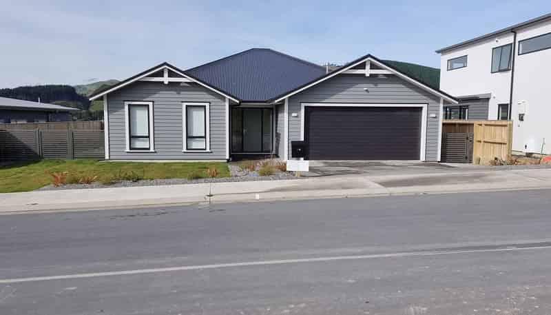 74 Hokioi Drive, Porirua