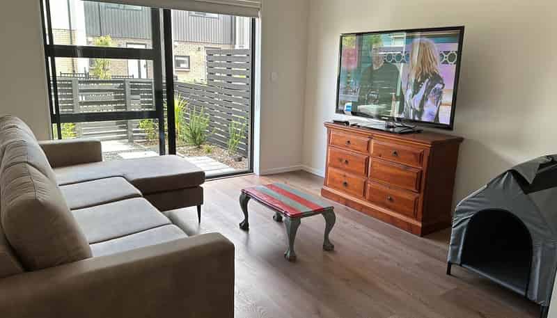 2/327 Glengarry Road, Glen Eden