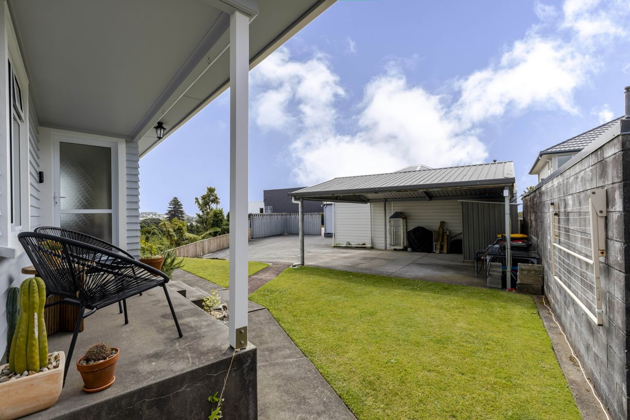 RENOVATED AND ELEVATED WITH VIEWS - Altro