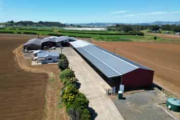 PRIME RURAL HUB WITH YARD
