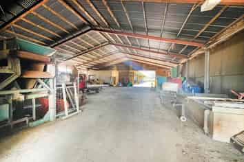 PRIME RURAL HUB WITH YARD
