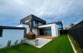 2/7 Roa Road, Fendalton