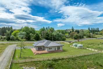 300 White Road, Otane