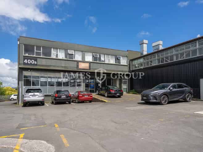 GREY LYNN OFFICE WITH ROLLER DOOR AND LOADING BAY