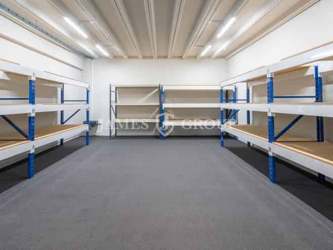 GREY LYNN OFFICE WITH ROLLER DOOR AND LOADING BAY