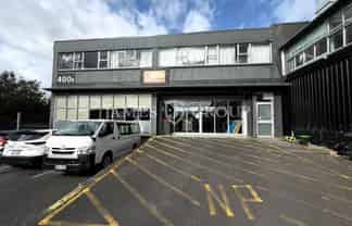 GREY LYNN OFFICE WITH ROLLER DOOR AND LOADING BAY