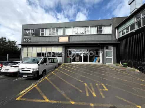 GREY LYNN OFFICE WITH ROLLER DOOR AND LOADING BAY