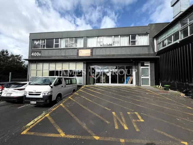 GREY LYNN OFFICE WITH ROLLER DOOR AND LOADING BAY