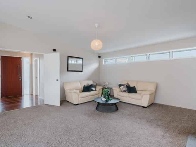 92 St James Drive, Huntington