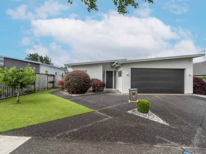 92 St James Drive, Huntington