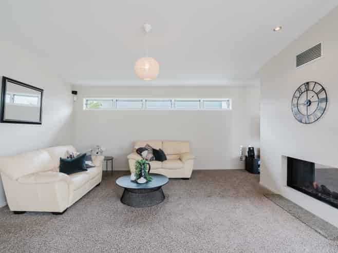 92 St James Drive, Huntington