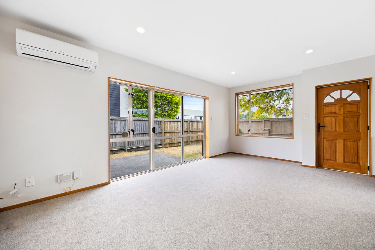 $550K Freehold 2 Bedroom Unit in Best School Zone - Aanzicht 2