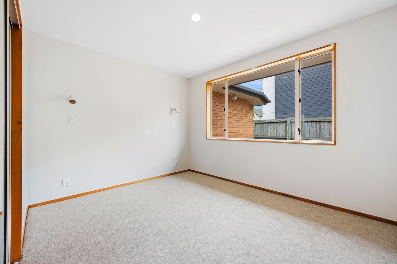 $550K Freehold 2 Bedroom Unit in Best School Zone - Meer