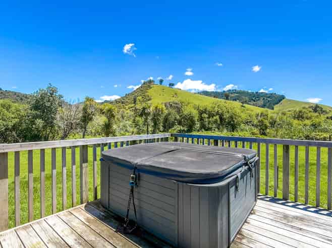 100 Kon Tiki Road, Whiritoa